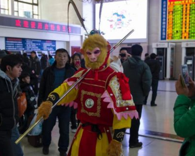孙悟空北京站排队买票
