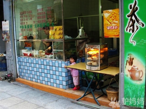 街边小摊大扫荡 低消费带来大满足2