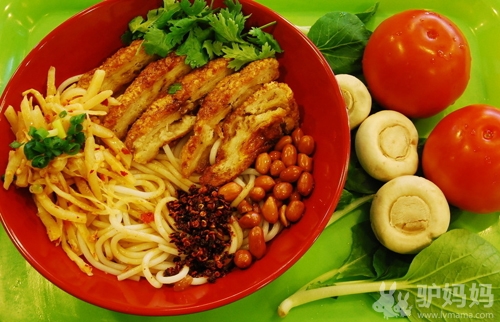 阳朔西街有什么好吃的 去阳朔旅游吃什么 食在阳朔难忘西街6