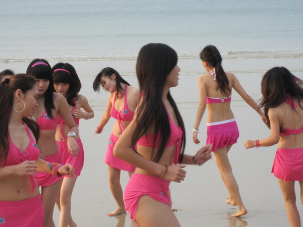 大东海偶遇比基尼长发美女5