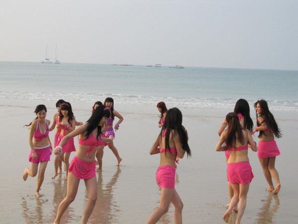大东海偶遇比基尼长发美女4