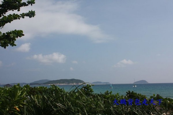 漫步三亚,浪漫风情----迷人的亚龙湾(图)2