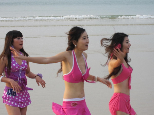 大东海偶遇比基尼长发美女7