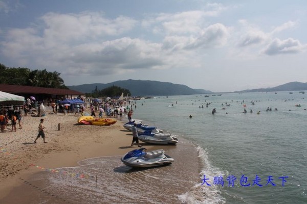 漫步三亚,浪漫风情----迷人的亚龙湾(图)1