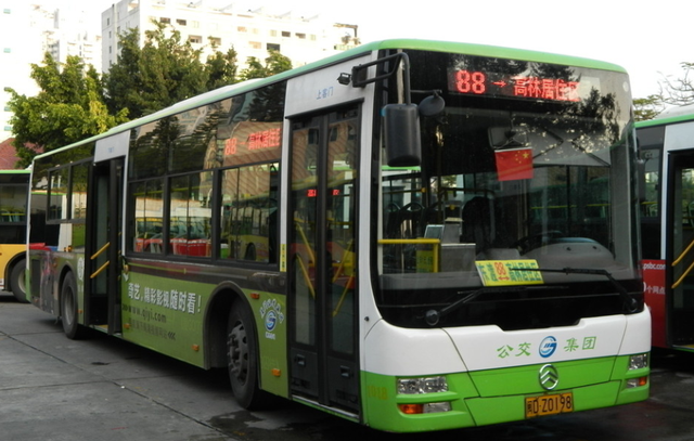 厦16条公交线路明日临时调整1