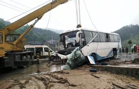 5月23日湖南旅游大巴侧翻最新消息1