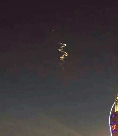 网友目击不明飞行物2