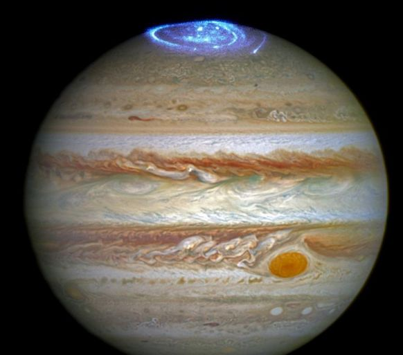 NASA拍神秘极光