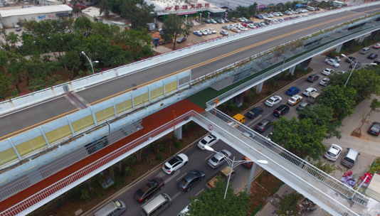 首条空中自行车道建成