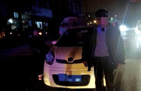 80岁老大爷无证驾驶