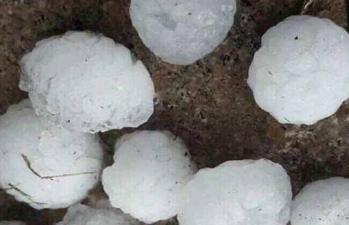 冰雹砸车保险赔吗1